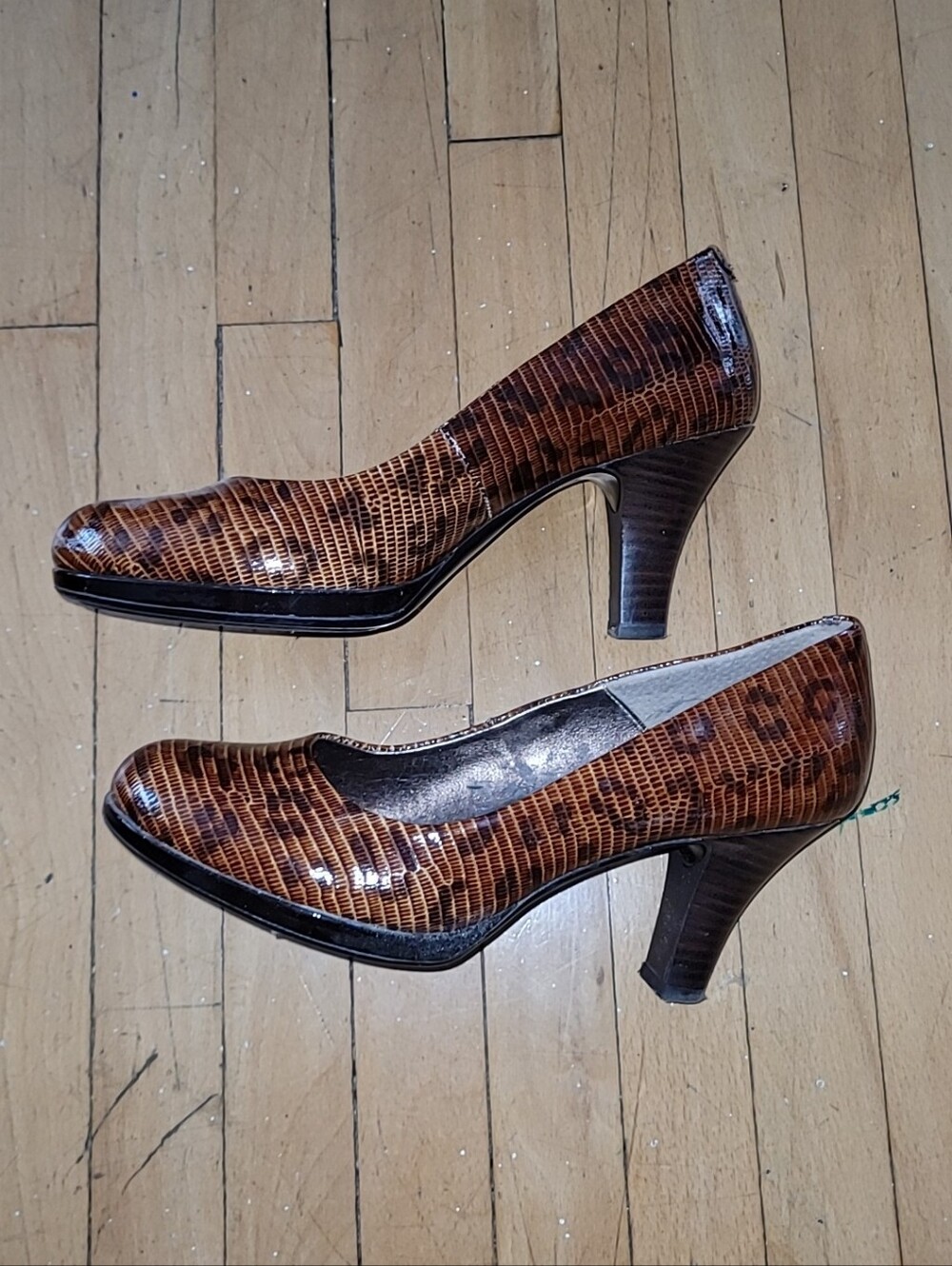 Limited Edition Leather Sofft Brown Croc-Embossed Patent Mid Heel Pumps